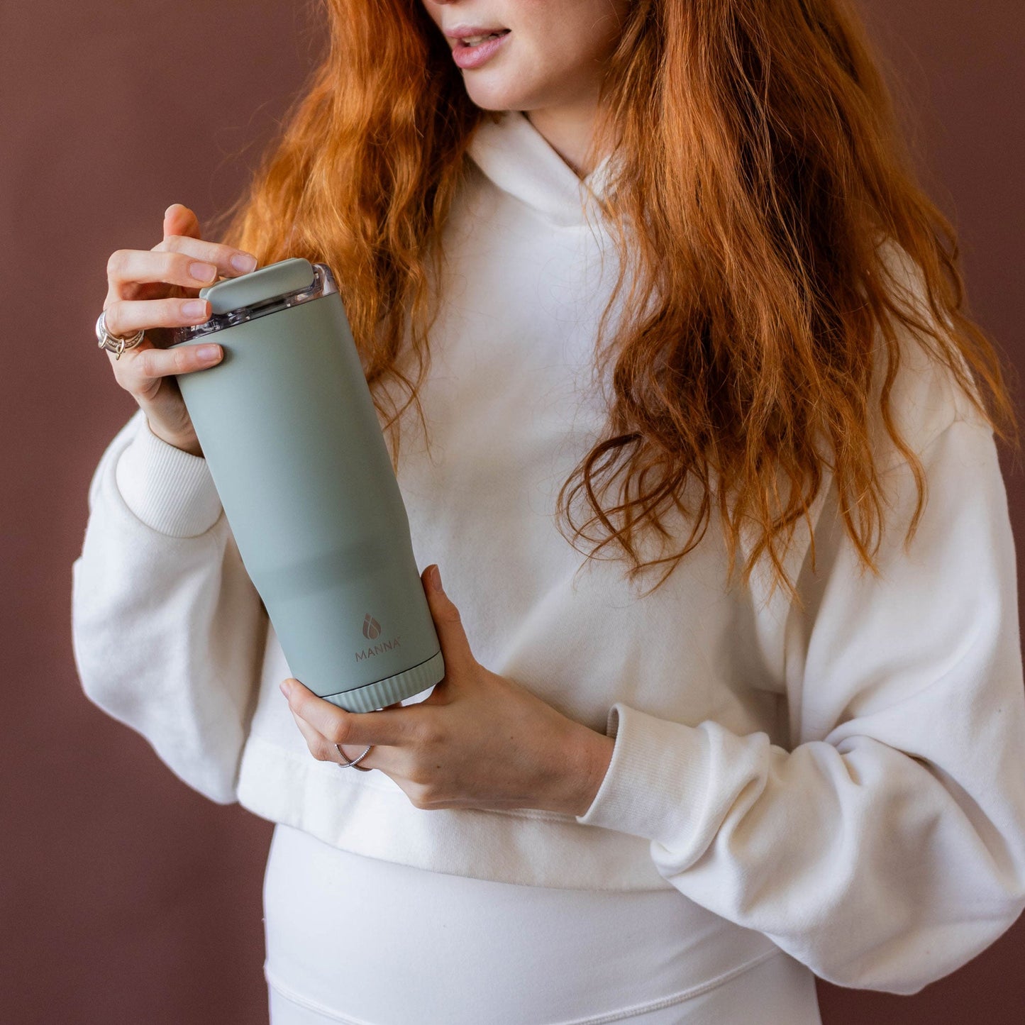 30-oz-groove-tumbler-l2 4Manna_Website_Lifestyles-17.jpg